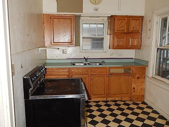 5th image of 3900 Leslie Ave