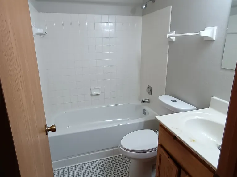 7th Place Apartments — Photo 18