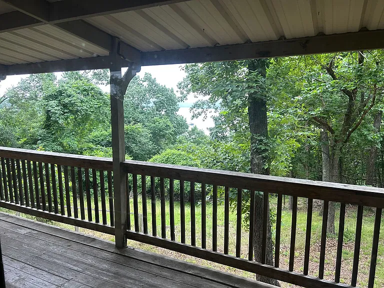 21090 Greycliff Rd — Photo 2