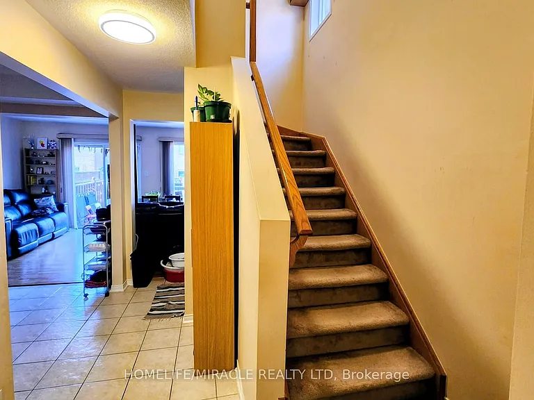 102 Whiteface Cres — Photo 11
