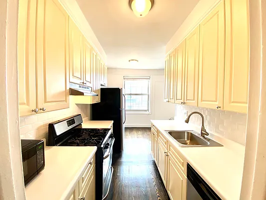 Rented by Douglas Elliman | media 16