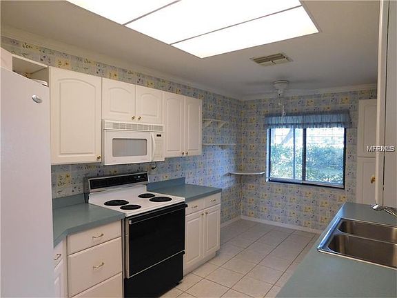 4th image of 2253 Cypress Point Dr E