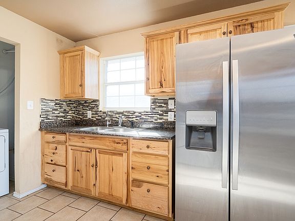 5th image of 304 Lasseter Ave