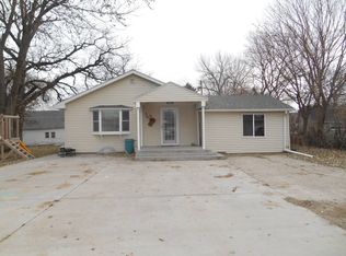904 T St, Neligh, NE 68756