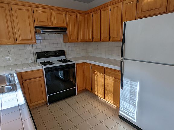 3rd image of 38 N Humboldt St