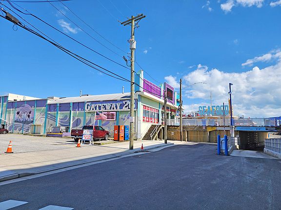 5th image of 320 E 26th Ave