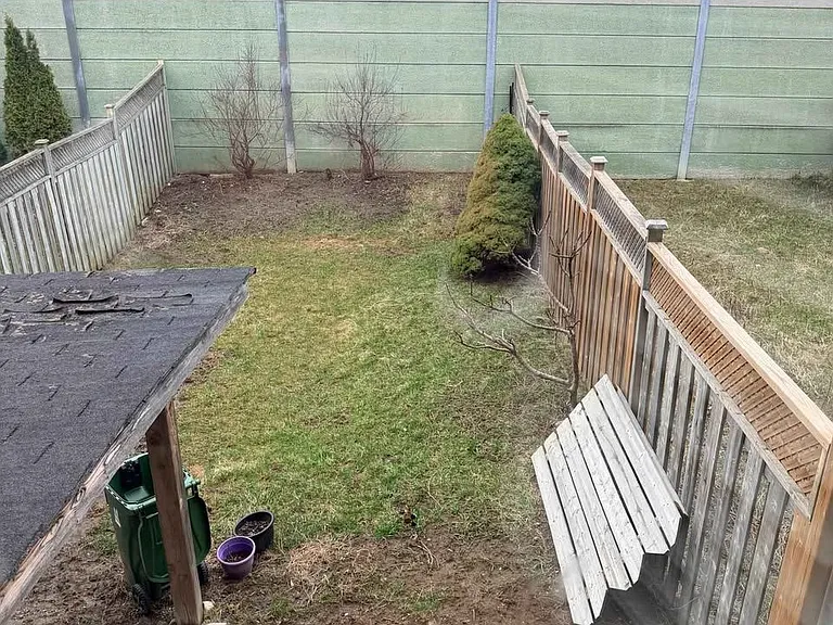 35 E View Green Cres #G — Photo 17