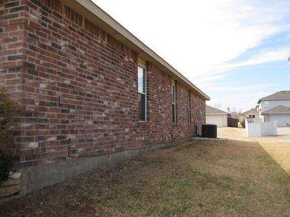 4th image of 1233 Longleaf Dr