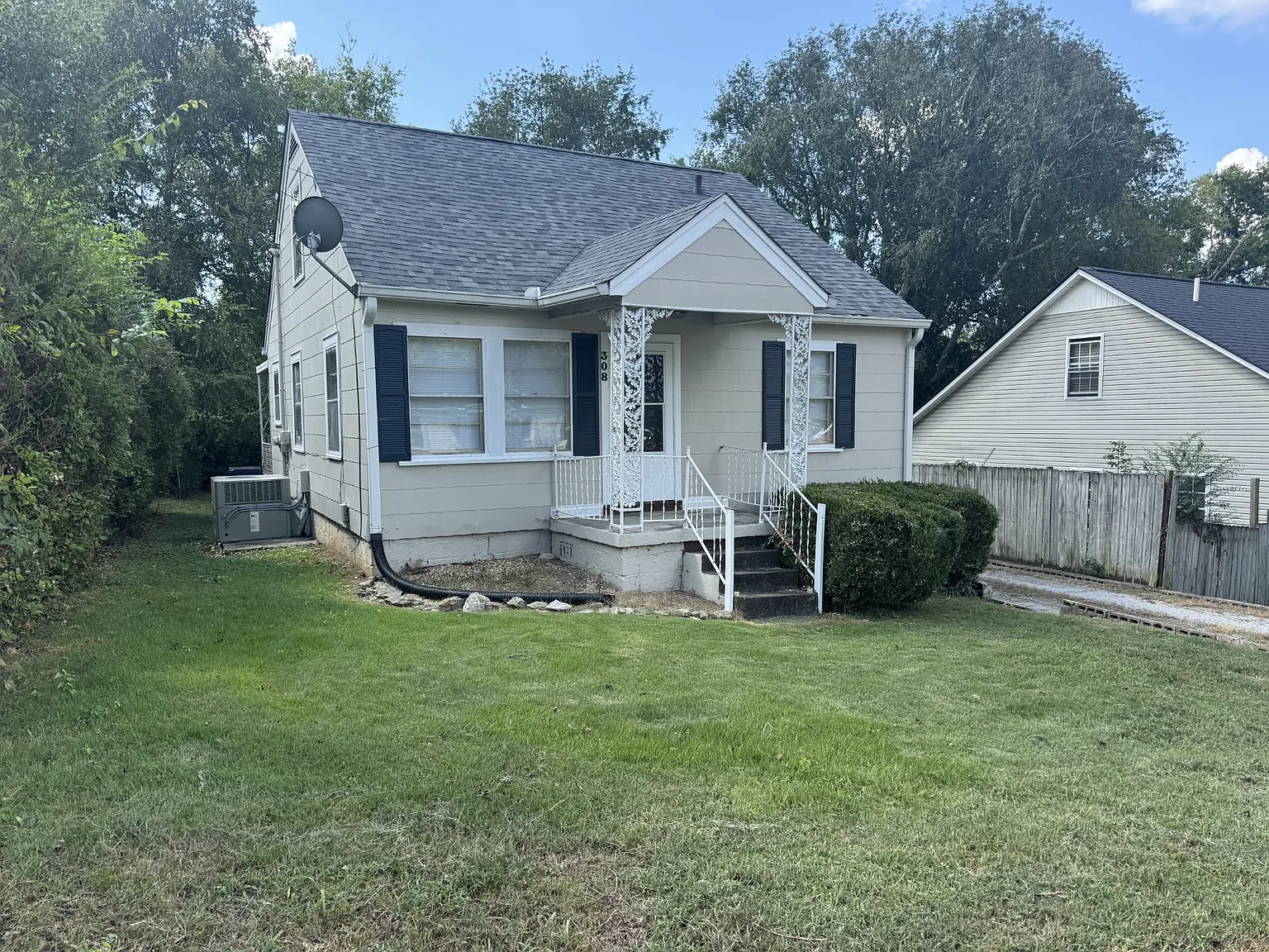 3 bed, 1000 sqft, $1,500 — Photo 1