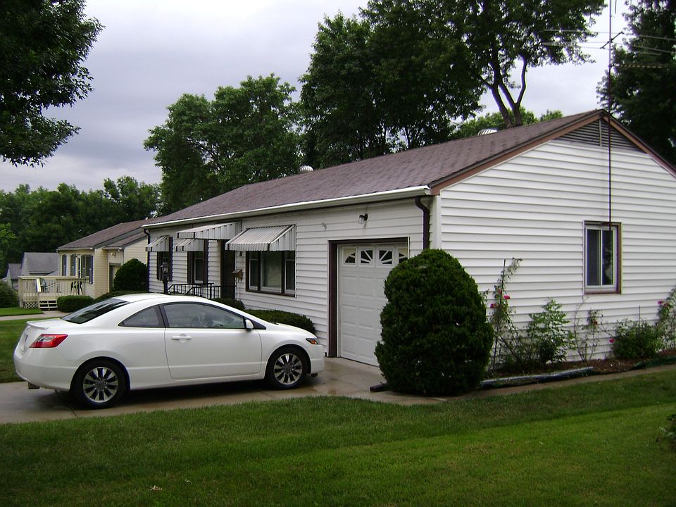 2nd image of 112 Western St