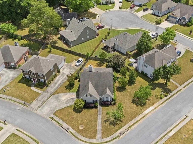 2300 Amberley Woods Trce — Photo 40