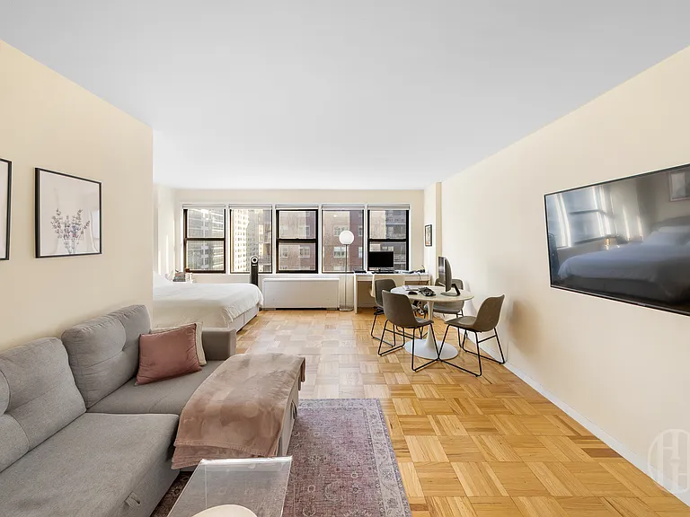 355 E 72nd St #11F — Photo 1