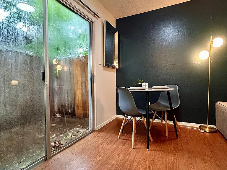 4209 Avenue B #103 — Photo 3