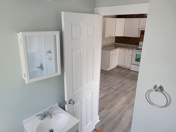 4th image of 271 Cowden St Floor 2