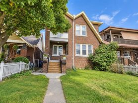 1374 Benjamin Ave, Windsor, ON