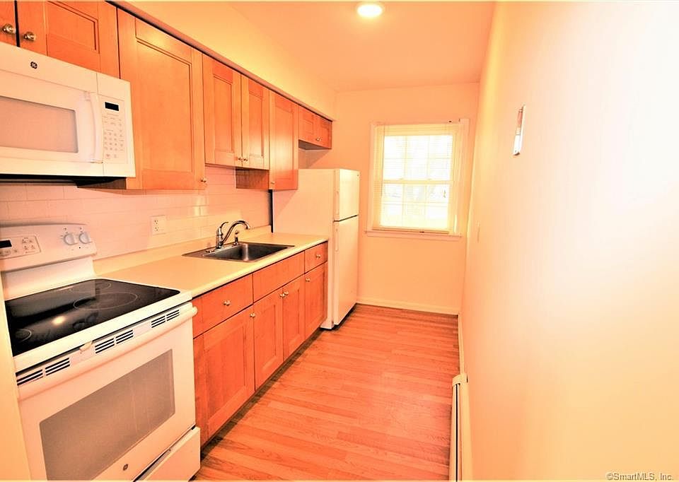 84 Broad St Meriden CT Zillow