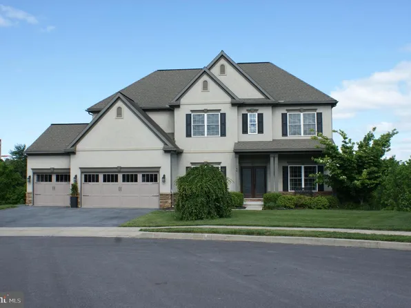 140 Woods Edge Dr, Hummelstown, PA 17036