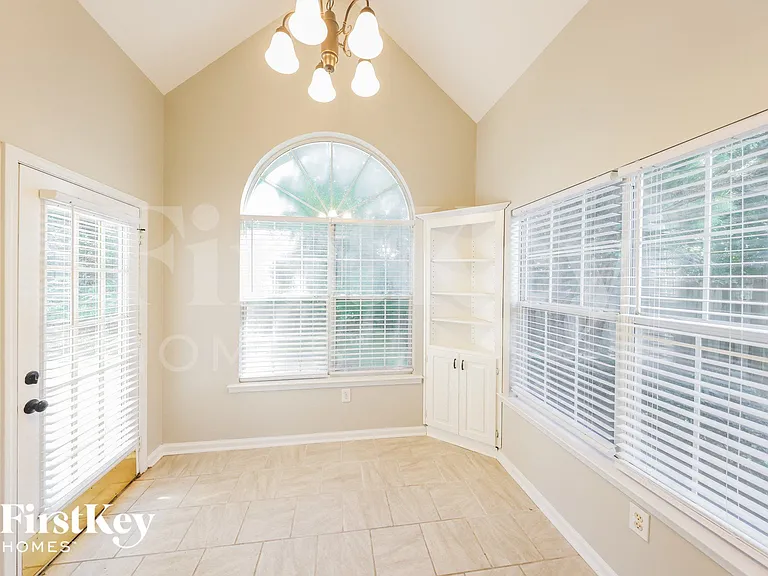 925 Jackson Cir — Photo 6