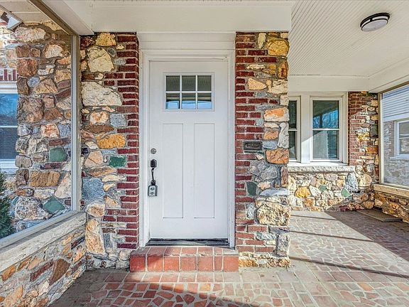5th image of 894 N Idlewild St