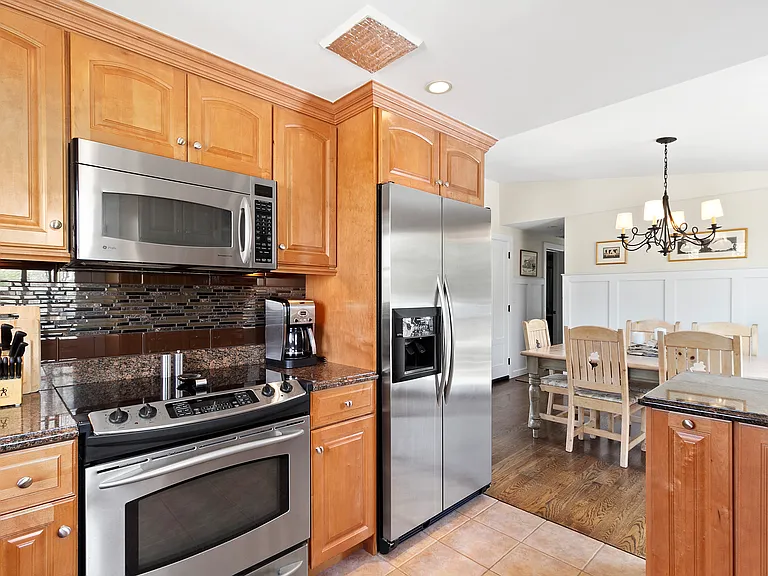 505 Wainscott Northwest Rd — Photo 4