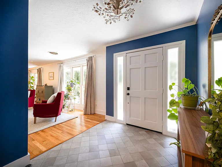 1835 Hillview Dr — Photo 6