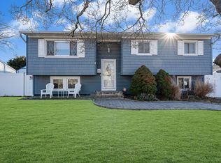 300 Neptune Ave, West Babylon, NY 11704