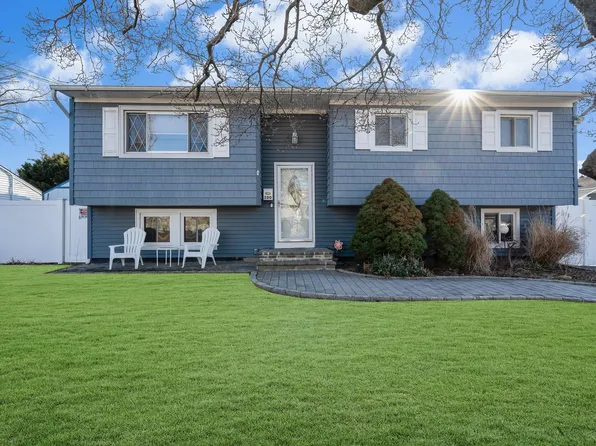 300 Neptune Avenue, West Babylon, NY 11704