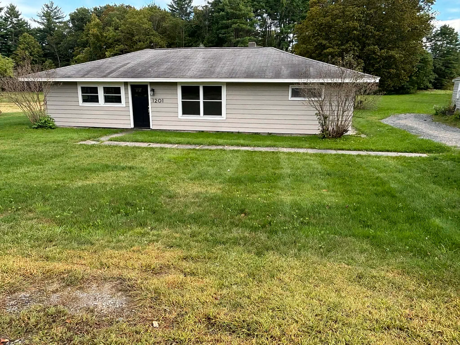 3 bed, 1491 sqft, $3,200 — Photo 2