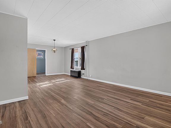 4th image of 218 7th Ave NW
