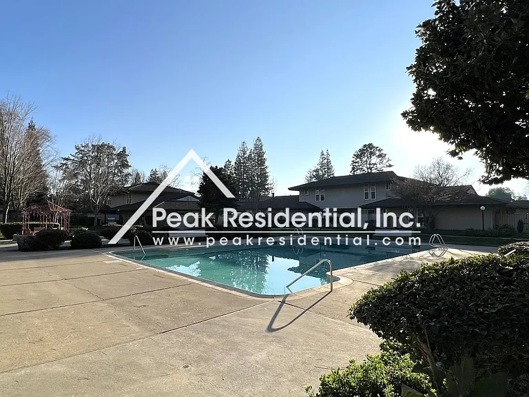 504 Roundtree Ct — Photo 22