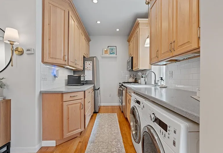 159 Newark St #3D — Photo 8