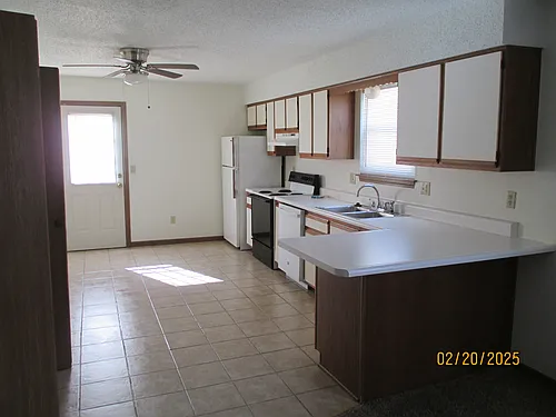 1011 NE Lindsay Ave #B Photo 1