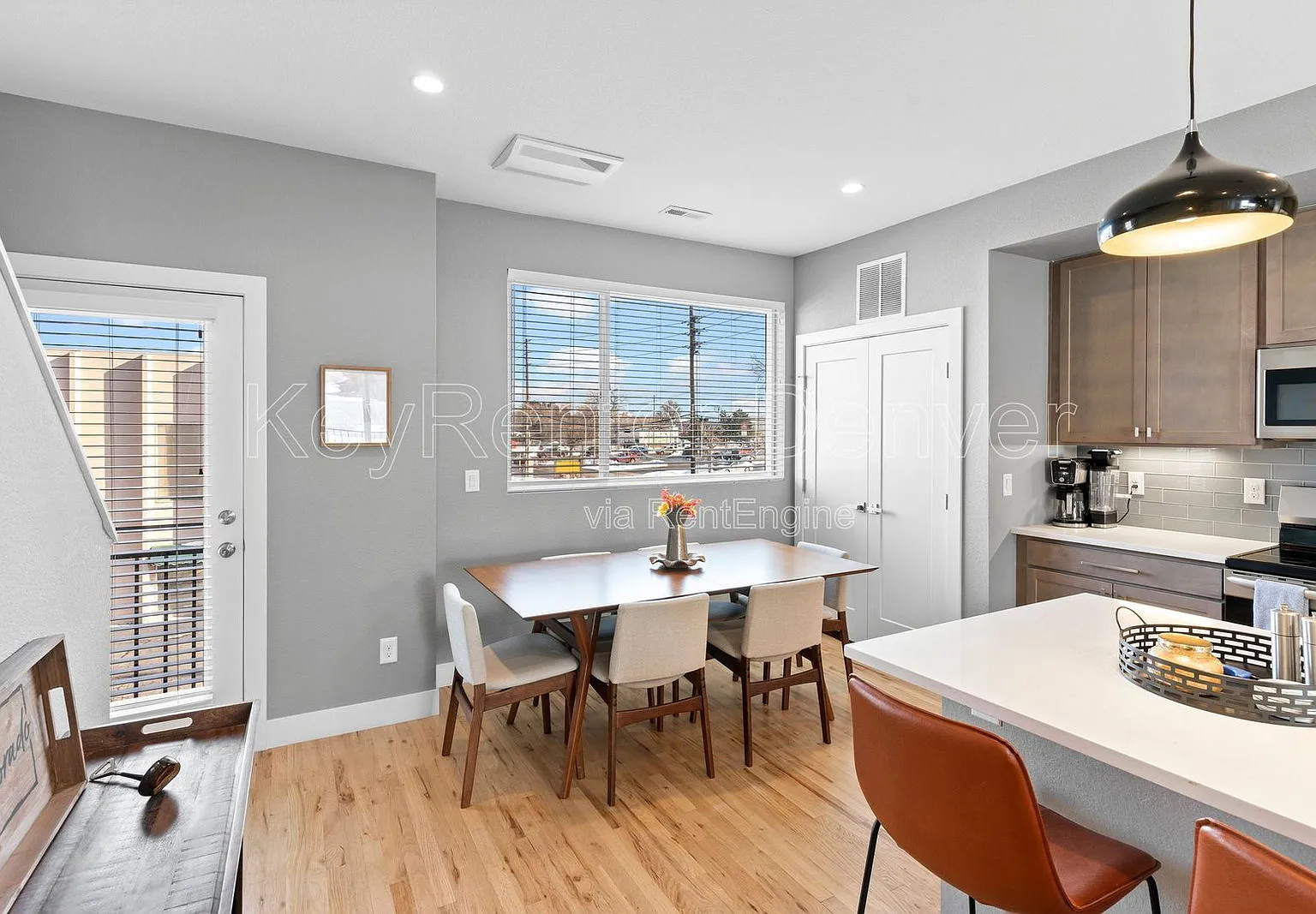 3 bed, 3.5 bath, 1749 sqft, $3,000 — Photo 3