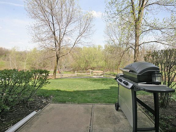 5th image of 651 Woodhaven Dr
