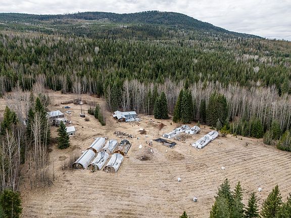 2nd image of 3584 Barriere