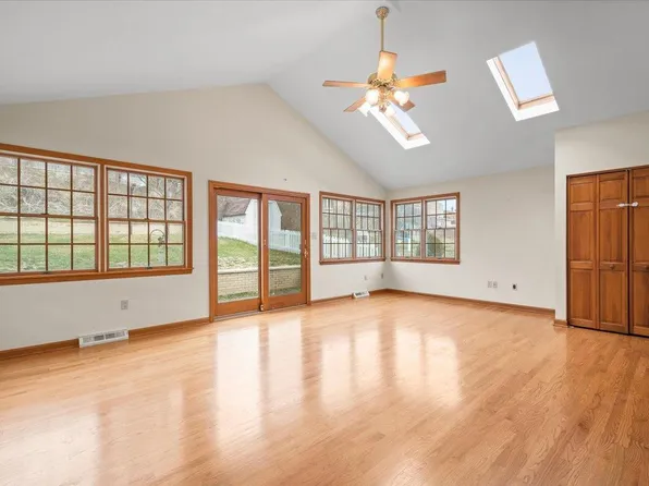 1029 Connor Rd, Pittsburgh, PA 15234