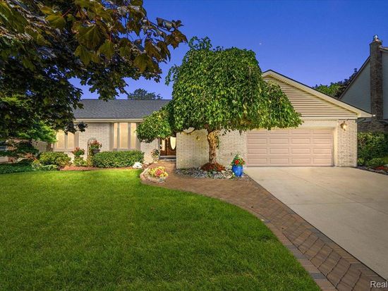 41908 Pon Meadow Dr, Northville, MI 48168