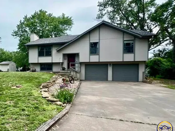 4333 NW Mesa Ct, Topeka, KS 66618