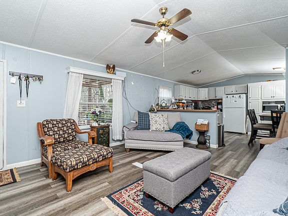 3rd image of 697 Guinn Rd