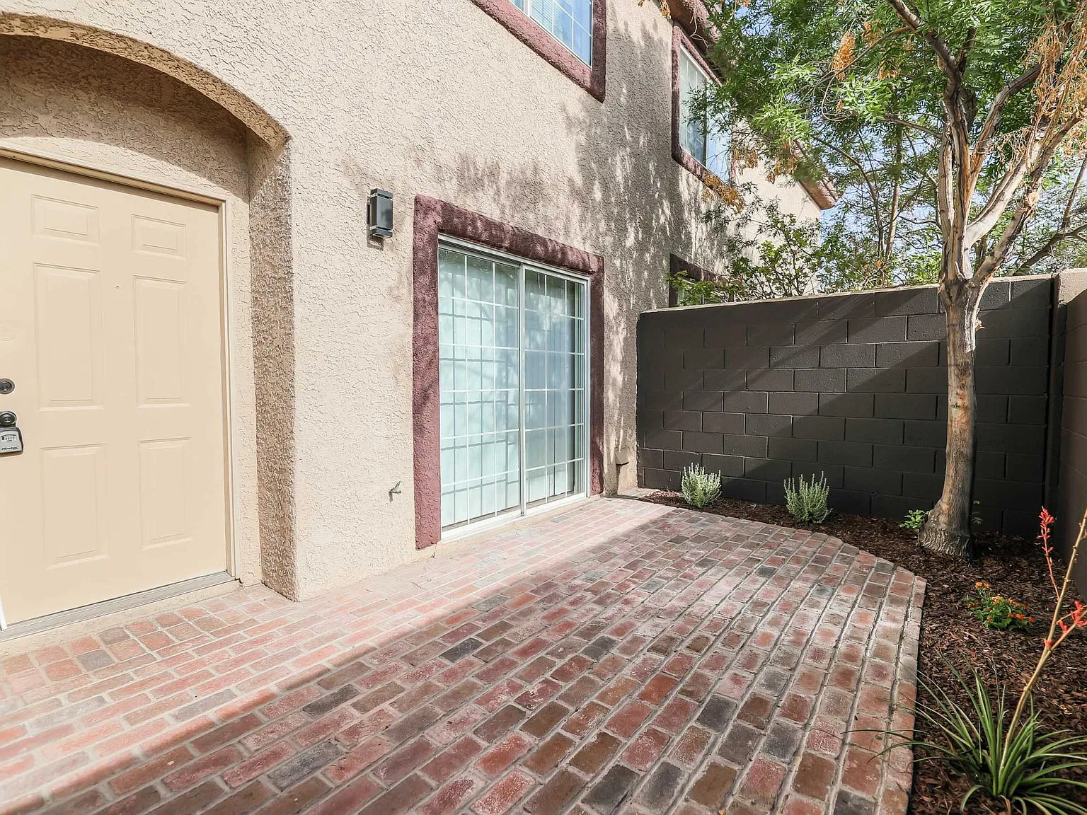 2611 Country Maple Ave — Photo 3