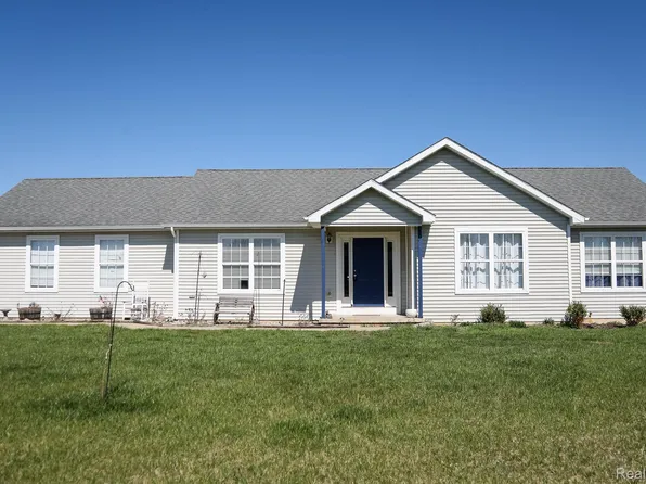 6672 Hanna Ct, Byron, MI 48418