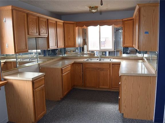 4th image of 3518 Seneca Ave