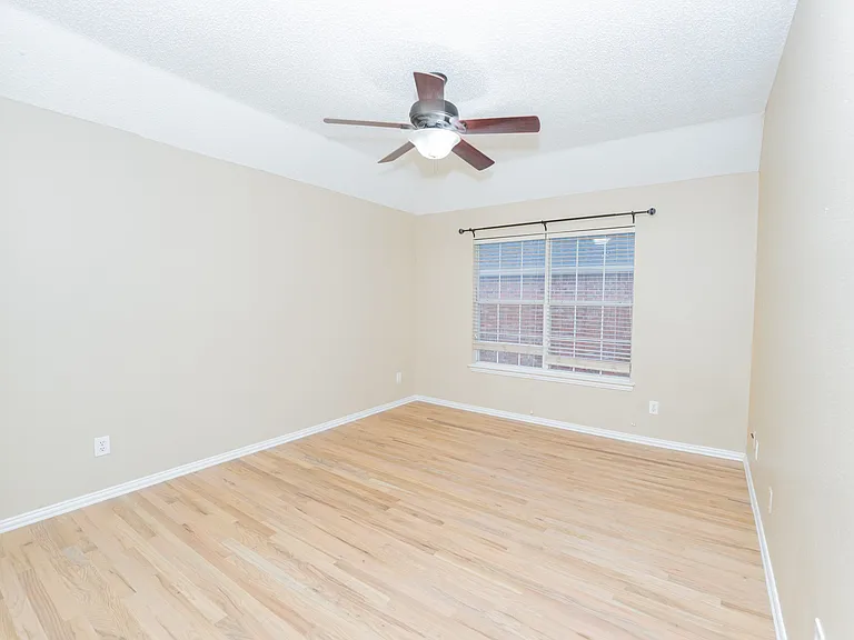 669 Nottingham Dr — Photo 12