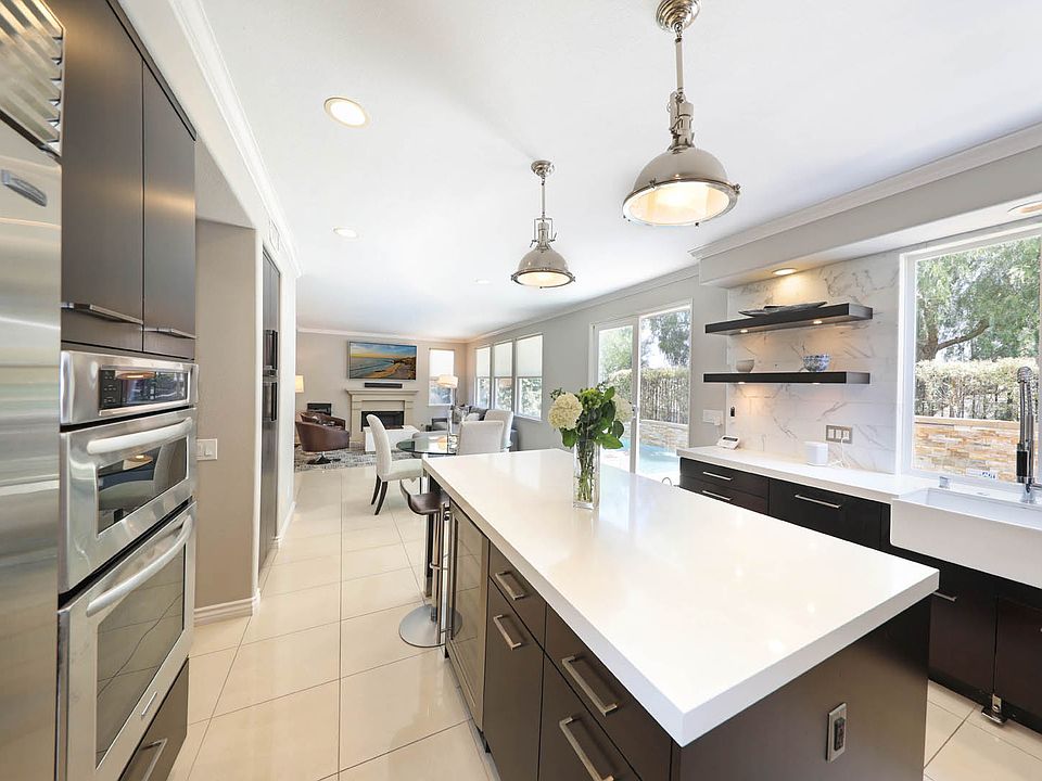 1st image of 27 Fawnridge Pl