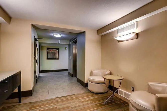 Park Plaza — Photo 6