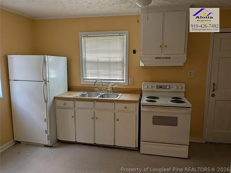 400 McLeod Rd — Photo 11