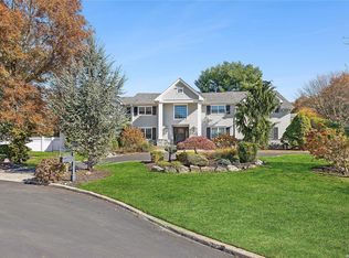 2 Westwind Ct, Huntington, NY 11743