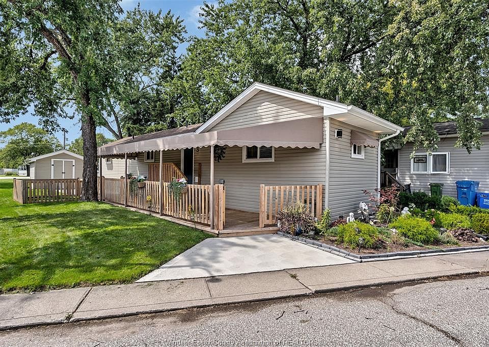 1st image of 3 Robin Cres