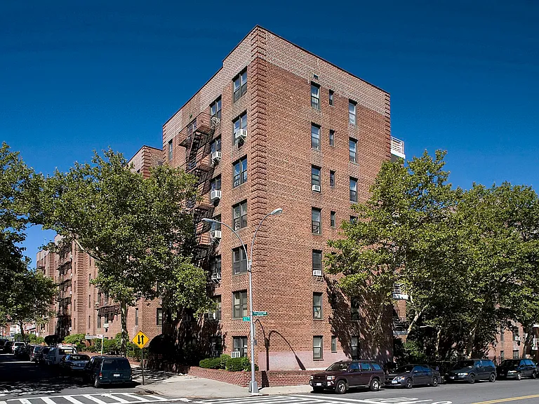 3135 Crescent St #3H — Photo 4