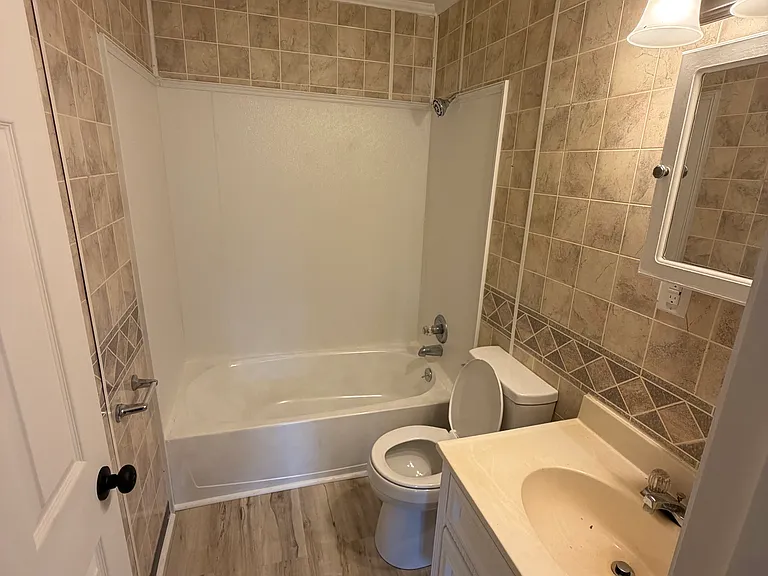 2800 Goodman St #1 — Photo 8
